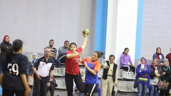 امينة عاطف