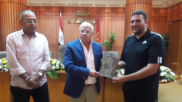 محافظ بوسعيد يكرم