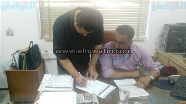 أثناء التوقيع
