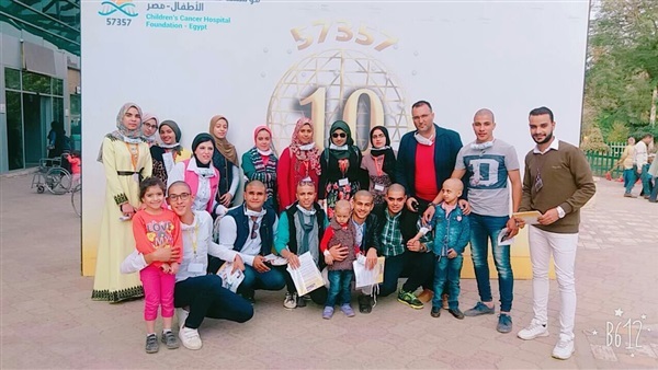 طلاب مدرسة يحلقون