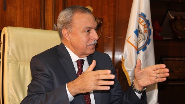 محافظ قنا