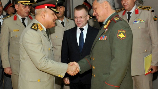 وزير الدفاع مع نظيره