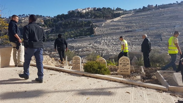 مقابر الصحابة بالمسجد