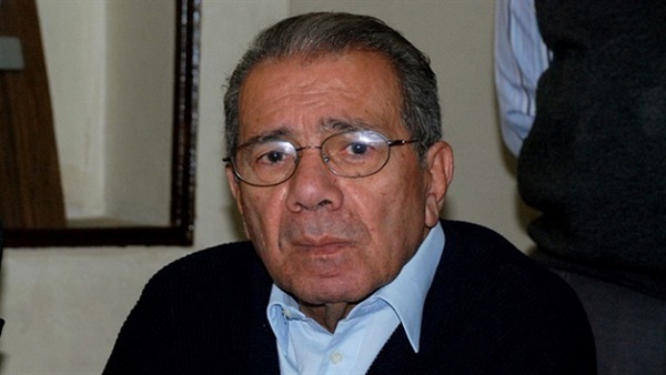 الكاتب الصحفي نبيل