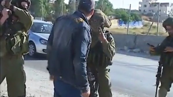 فلسطيني يرفض الركوع