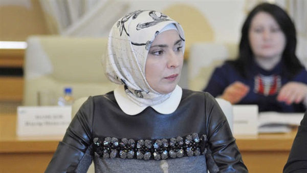 آينة حمزاتوف