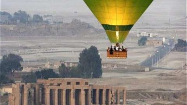 بالون طائر-ارشيفية