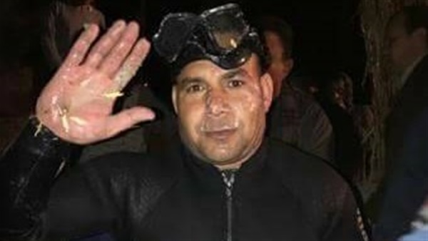 انقاذ طفل اثناء تنقيبه
