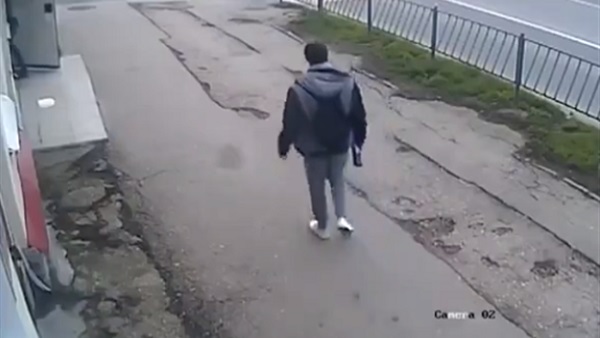 شاب ينجو من موت