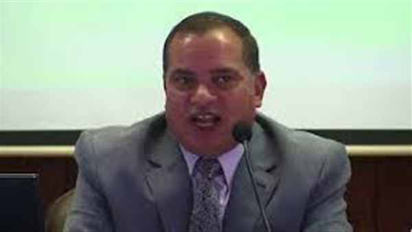 أحمد عزيز رئيس جامعة