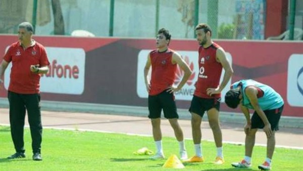 أكرم-توفيق-لاعب النادي