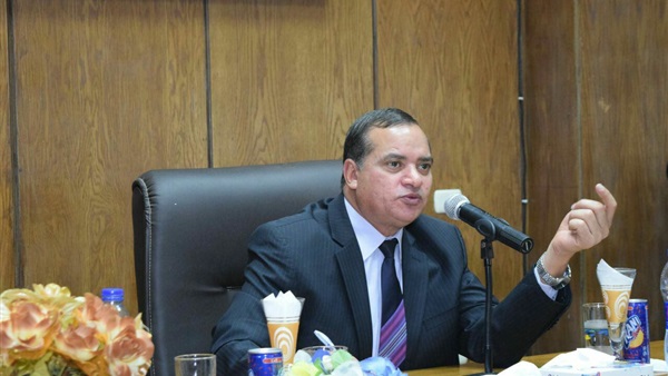 أحمد عزيز رئيس جامعة