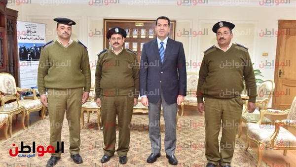 محافظ أسيوط مع الأمناء