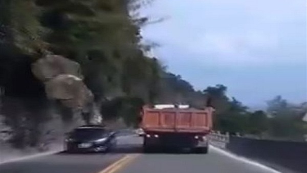 سائق ينجو من موت