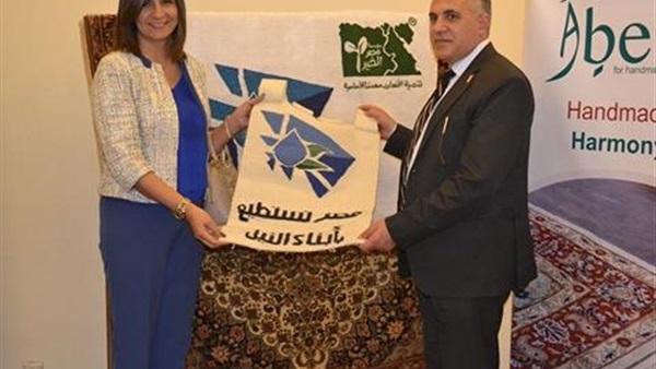 وزيرة الثقافة ووزير