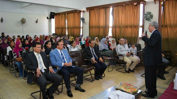 جانب من الندوة