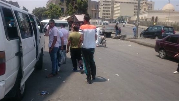 عاطل يفرض اتاوات