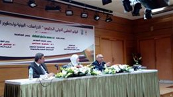 جانب من ندوة دور