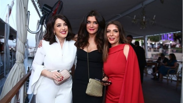 غياب غادة عادل عن