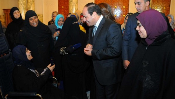 السيسي والأمهات المثاليات