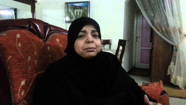 والدة أنس
