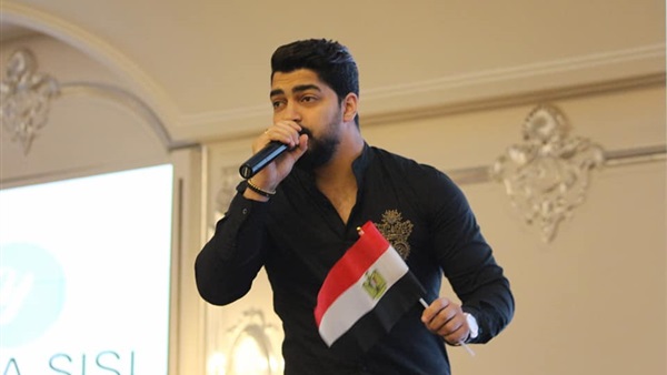 الفنان مينا عطا