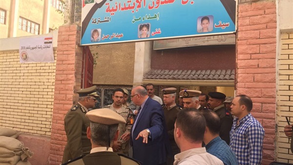 مدير الأمن خلال الجولة