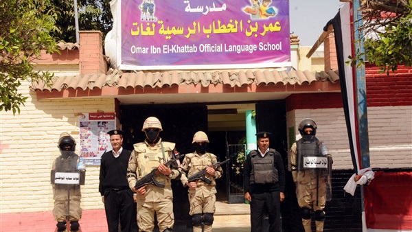 توافد المواطنين للإدلاء