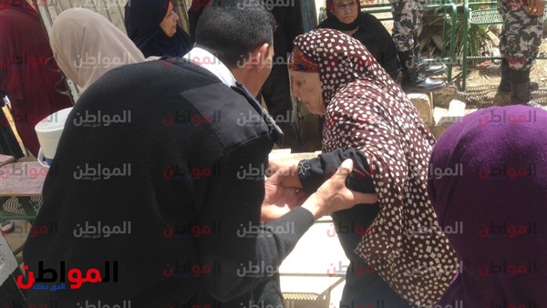 خدمة كبار السن أمام