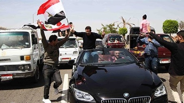 حكيم وسط زفه انتخابية
