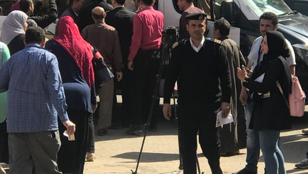 الشرطة تنقل مسنة