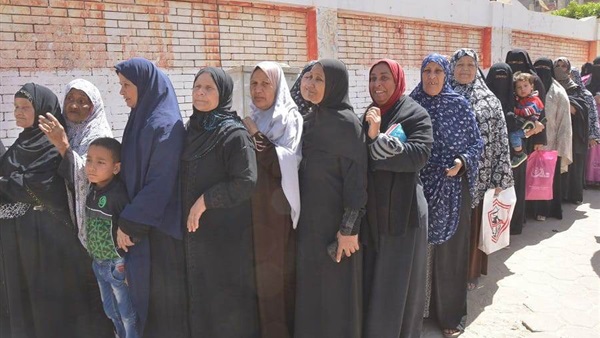 النساء يدولن بأصواتهن