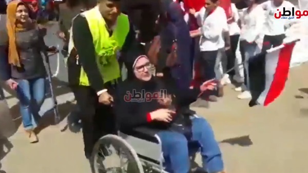 قعيدة تدلي بصوتها