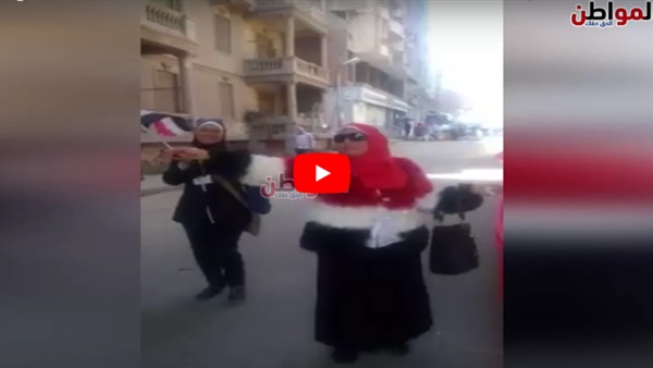 سيدة تدلي بصوتها