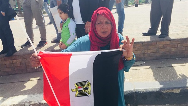 سيدة مصرية بوقفه