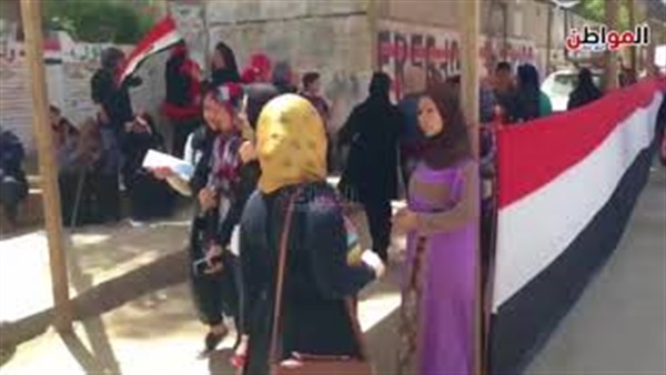 حشد أمام اللجان الانتخابية