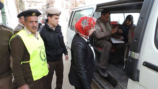 خلال مساعدة ناخبين