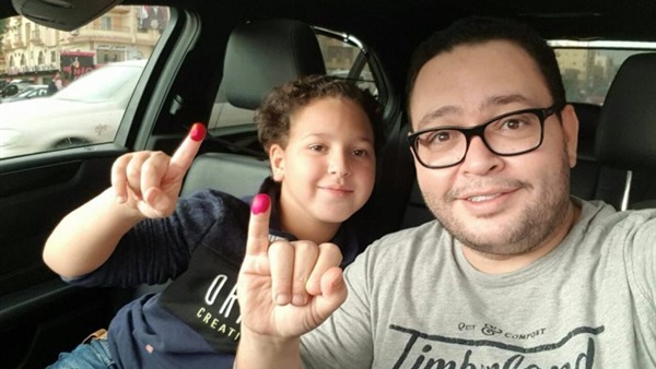 أحمد رزق برفقة نجلة