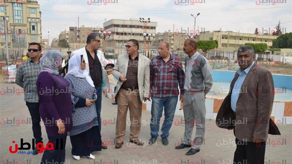 سكرتير عام الإسماعيلية-يتفقد-حديقة