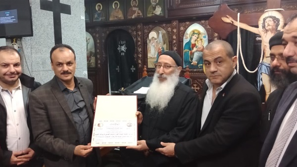 تكريم آباء وقساوسة