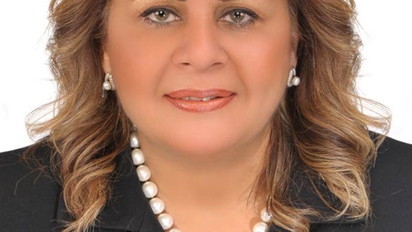 النائبة منى منير