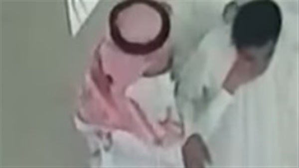 طالب بعد ابتلاعه