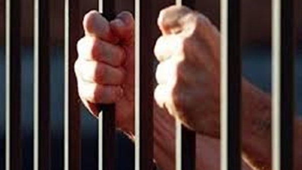 حبس عاطل يتاجر في