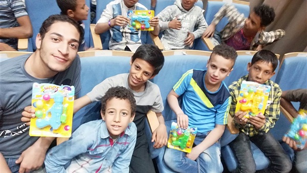 الاحتفال بيوم اليتيم
