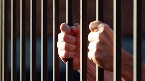 عاطل وسائق في قبضة
