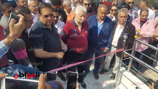 مرتضي منصور يقص شريط