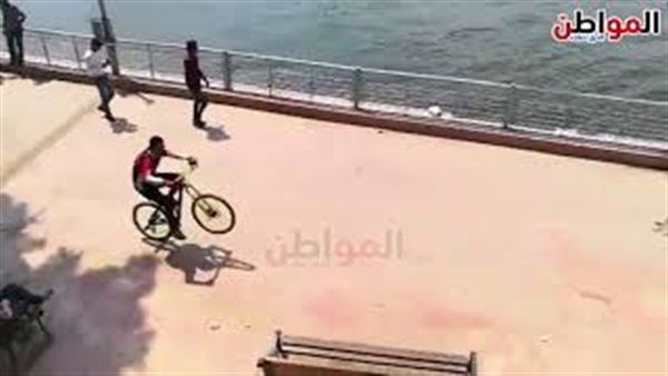 الشباب يحتفلون بشم