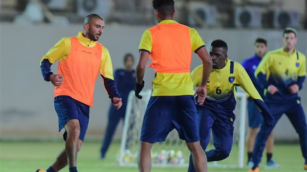 عماد متعب في تدريبات