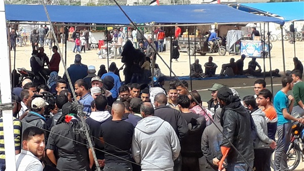 المتظاهرين الفلسطينيين