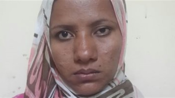 المتهمة اثناء القبض